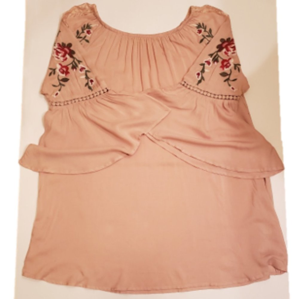 Indigo Soul Flowy Blush Pink Rose Embroidered Top w/ Lace Details ~ Medium